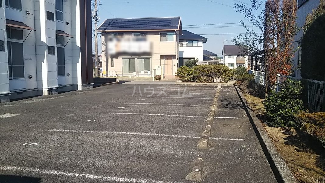 2/3 駐車場