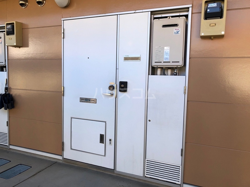 13/16 エントランス