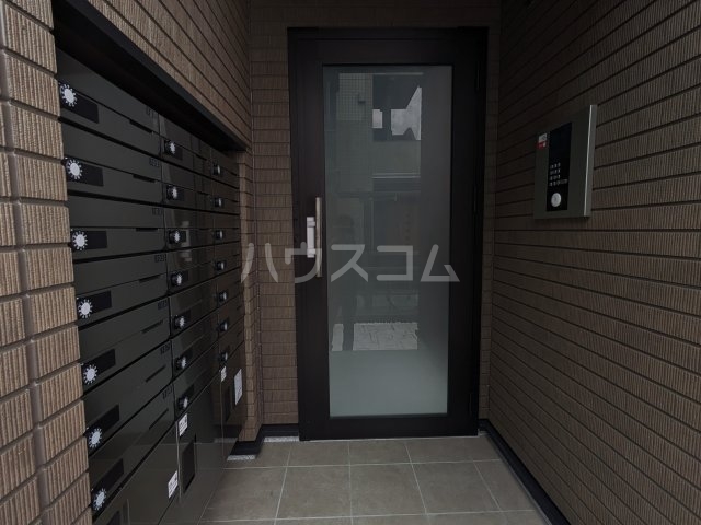 28/30 エントランス