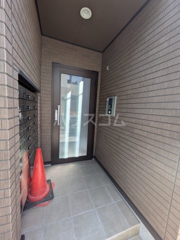 21/27 エントランス