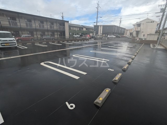 28/30 駐車場