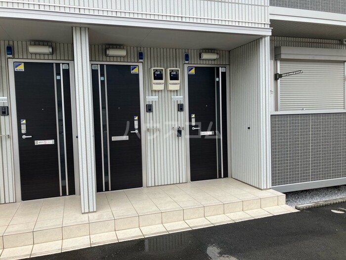 27/30 エントランス