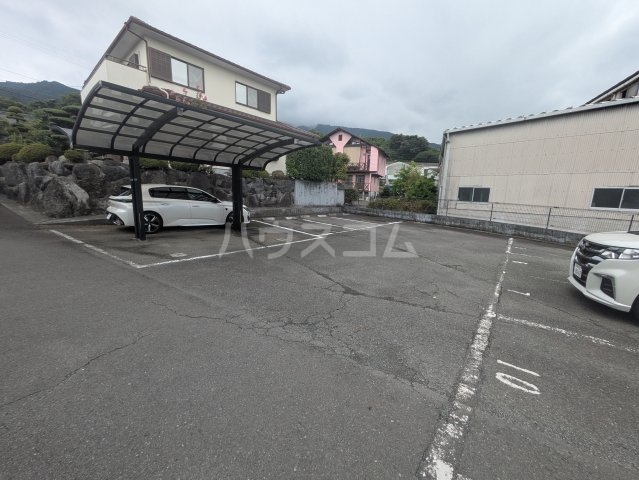 23/26 駐車場