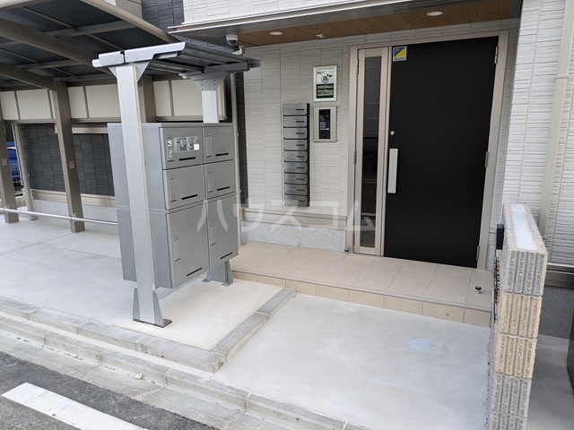 24/26 エントランス