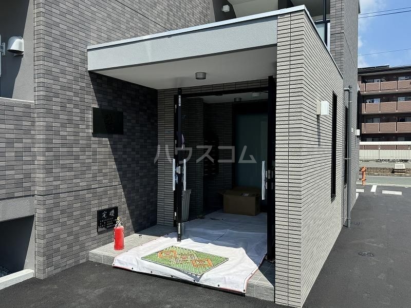 24/28 エントランス