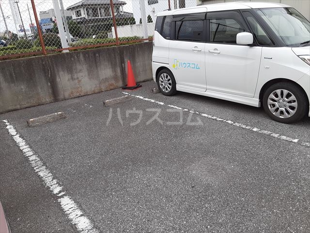 22/28 駐車場