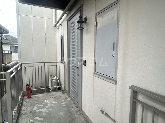16/30 玄関