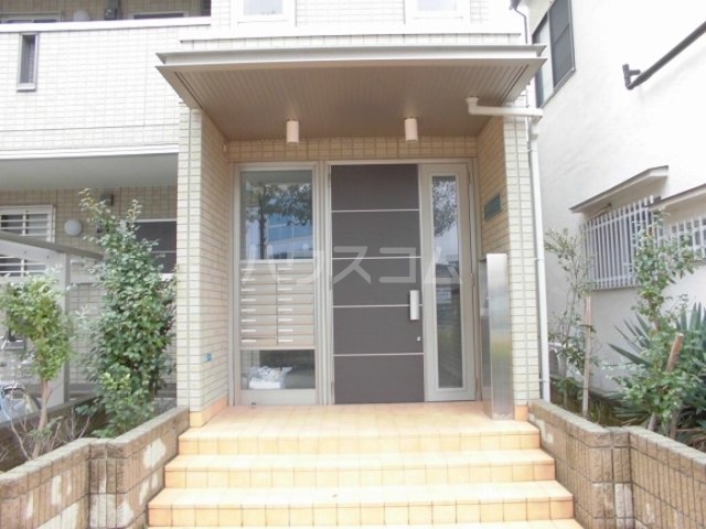 23/29 エントランス