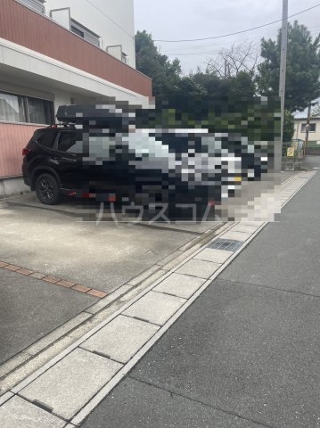 18/20 駐車場