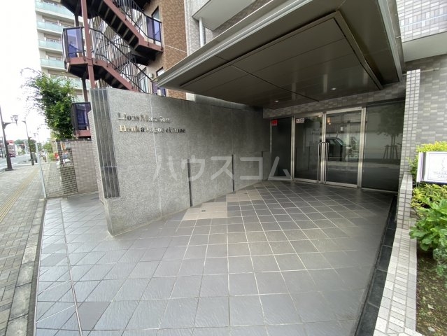 24/30 エントランス