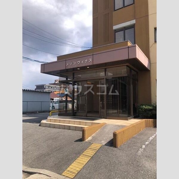 13/17 エントランス