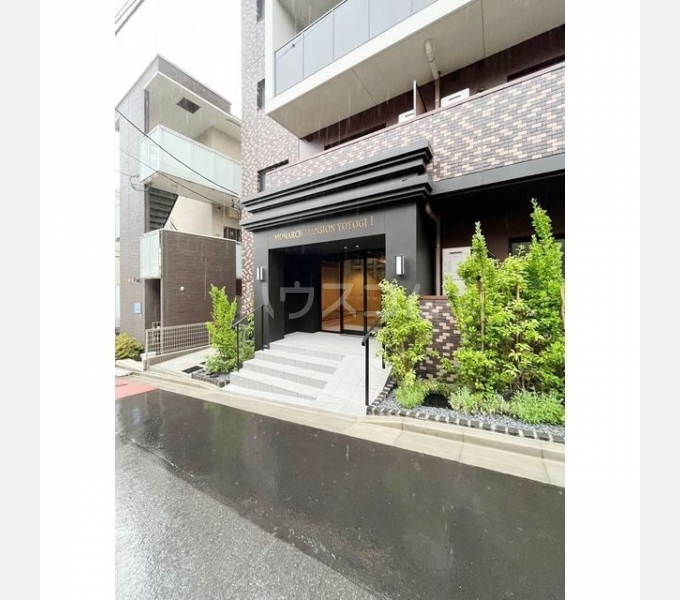 23/28 エントランス