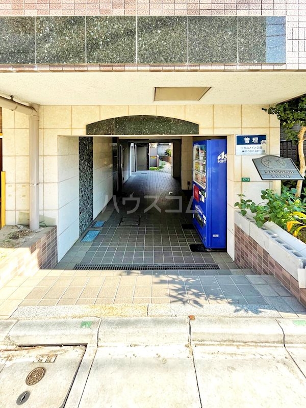 25/28 エントランス