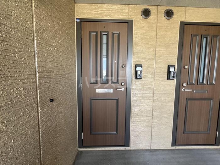 27/29 エントランス