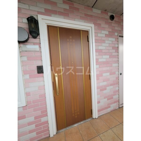 19/27 エントランス