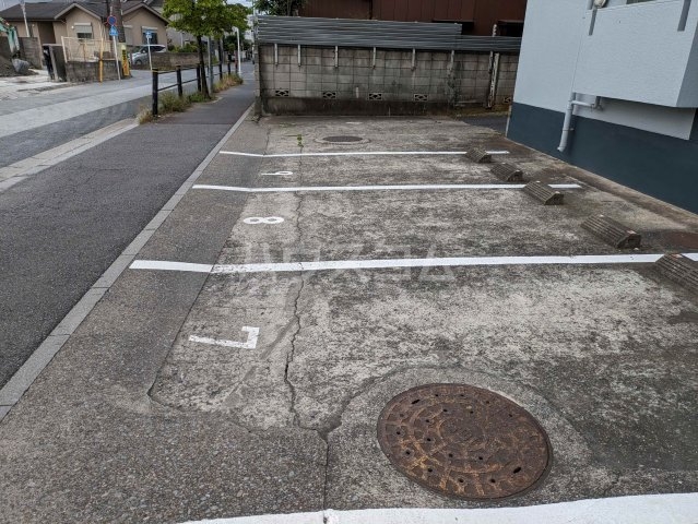 23/30 駐車場