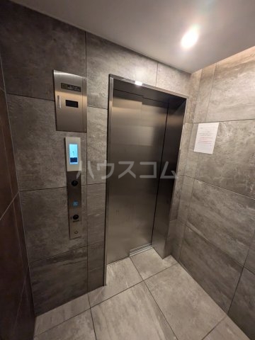 23/30 エントランス