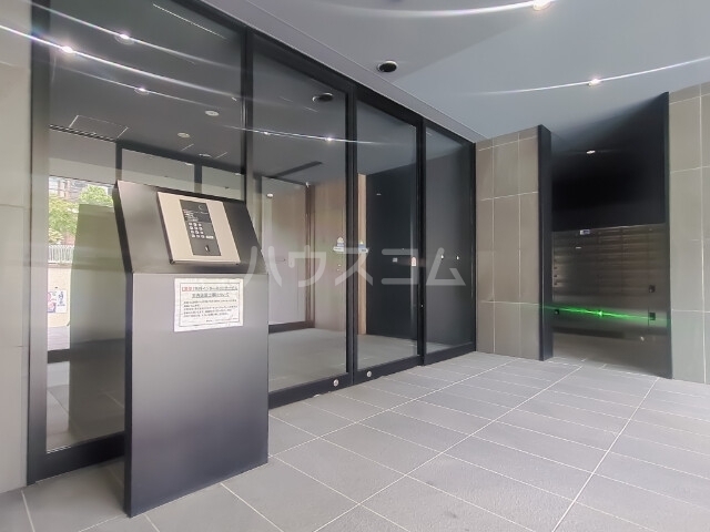 18/21 エントランス