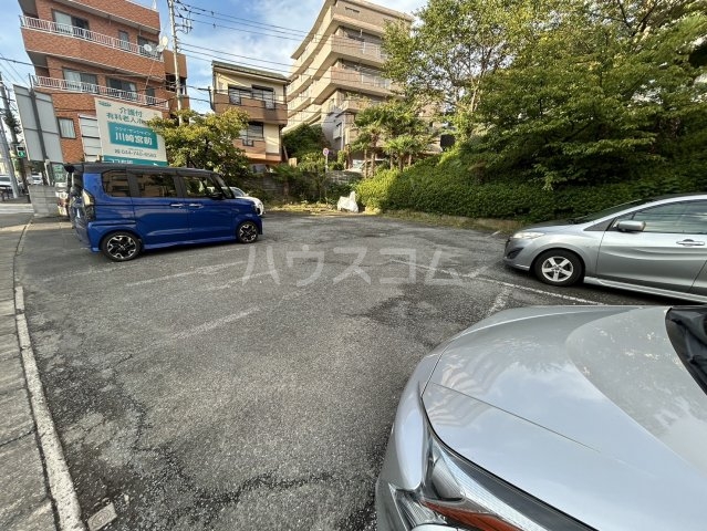 26/28 駐車場