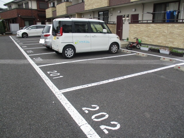 22/28 駐車場