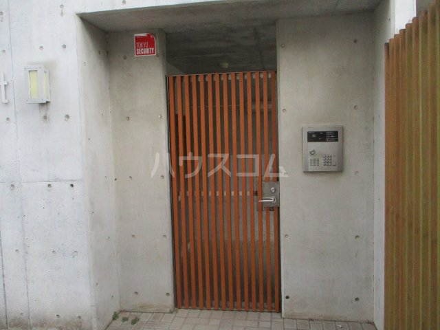 27/30 エントランス