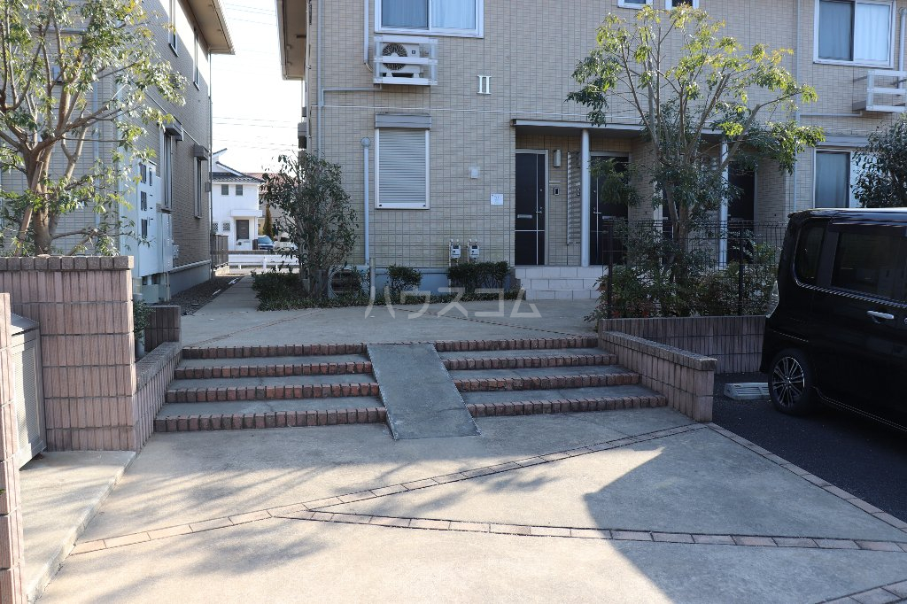 18/29 エントランス