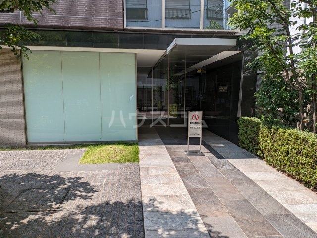 23/28 エントランス