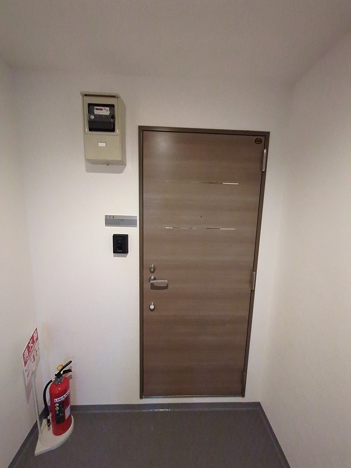 18/28 エントランス