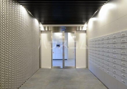 18/25 エントランス