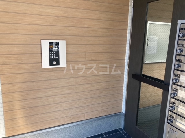 18/28 エントランス