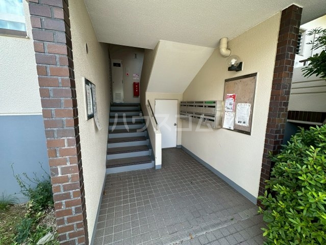 27/30 エントランス