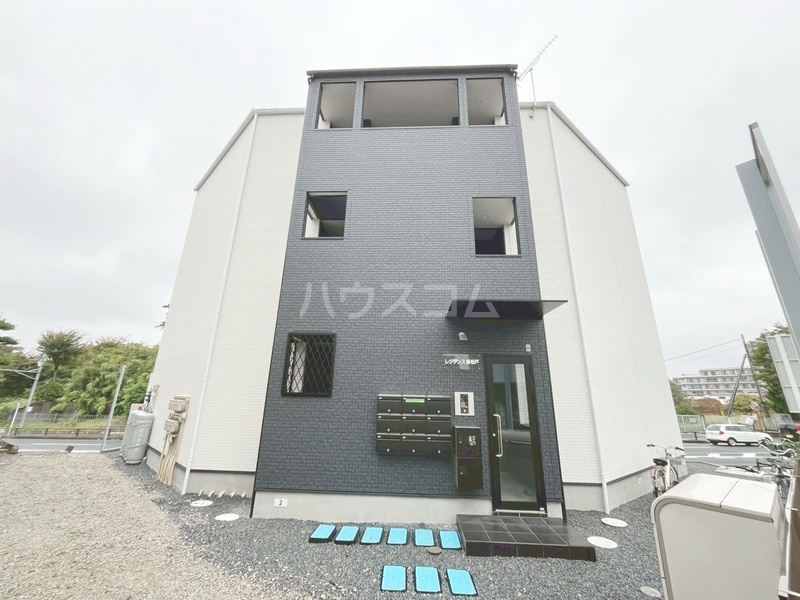 21/22 エントランス