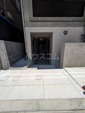 23/28 エントランス