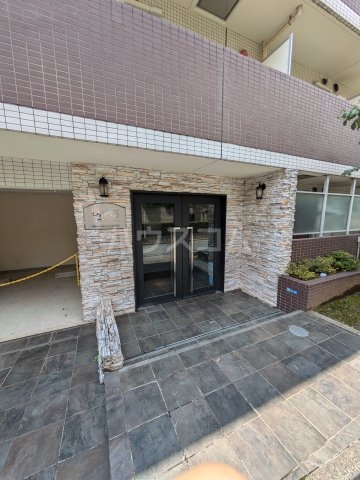 18/21 エントランス