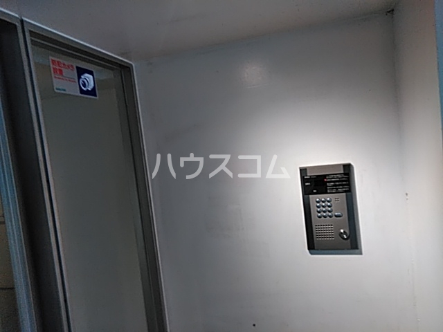 26/30 エントランス