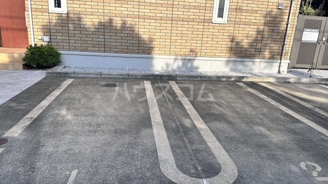 2/3 駐車場