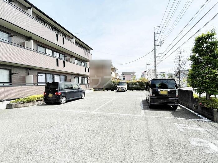 15/17 駐車場