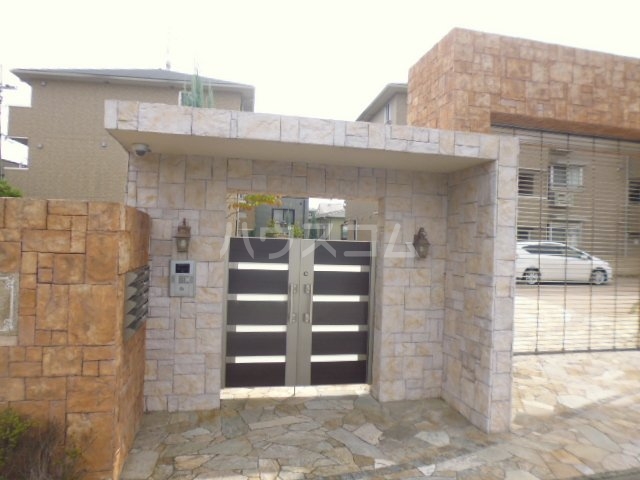 21/28 エントランス