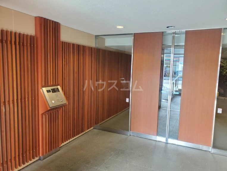 2/5 エントランス