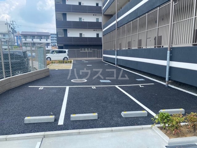 27/30 駐車場