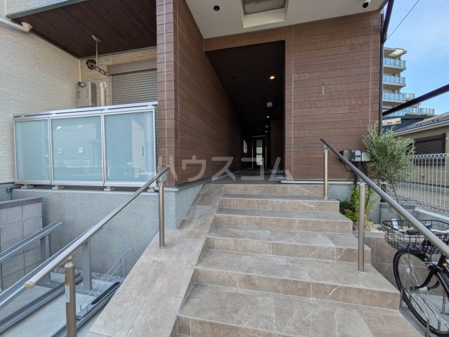 28/30 エントランス