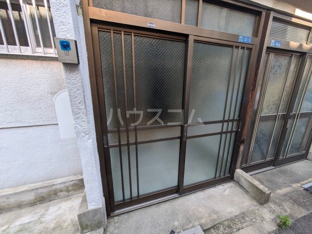 23/30 エントランス