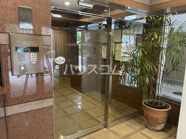 13/17 エントランス