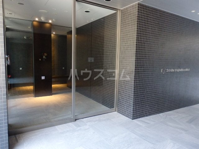 13/14 エントランス