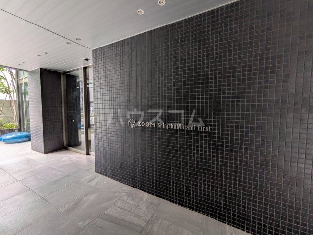 21/22 エントランス