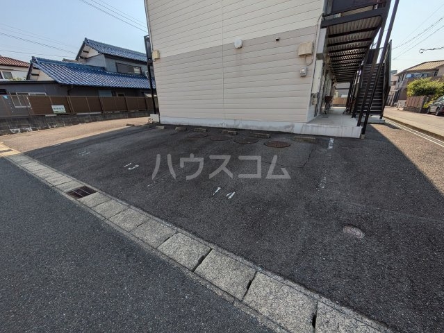 2/6 駐車場