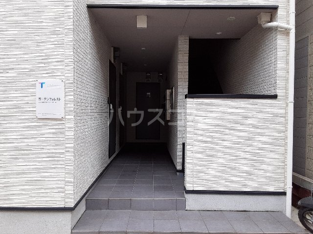 21/30 エントランス