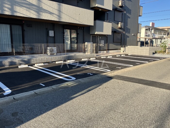 2/6 駐車場