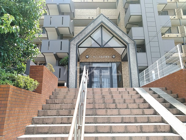 28/30 エントランス