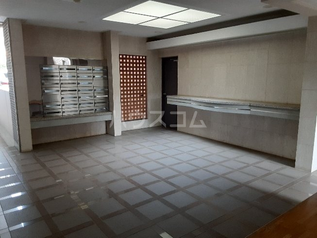 26/30 エントランス